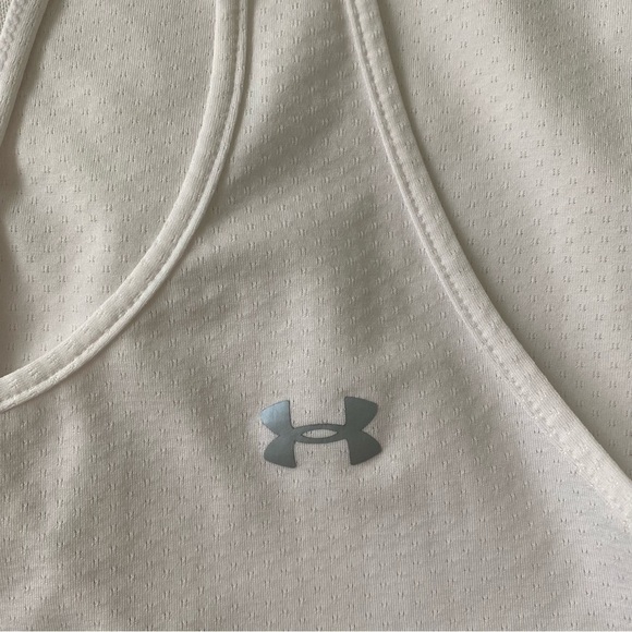 WOMEN’S racer back under armor top in small - Picture 4 of 7